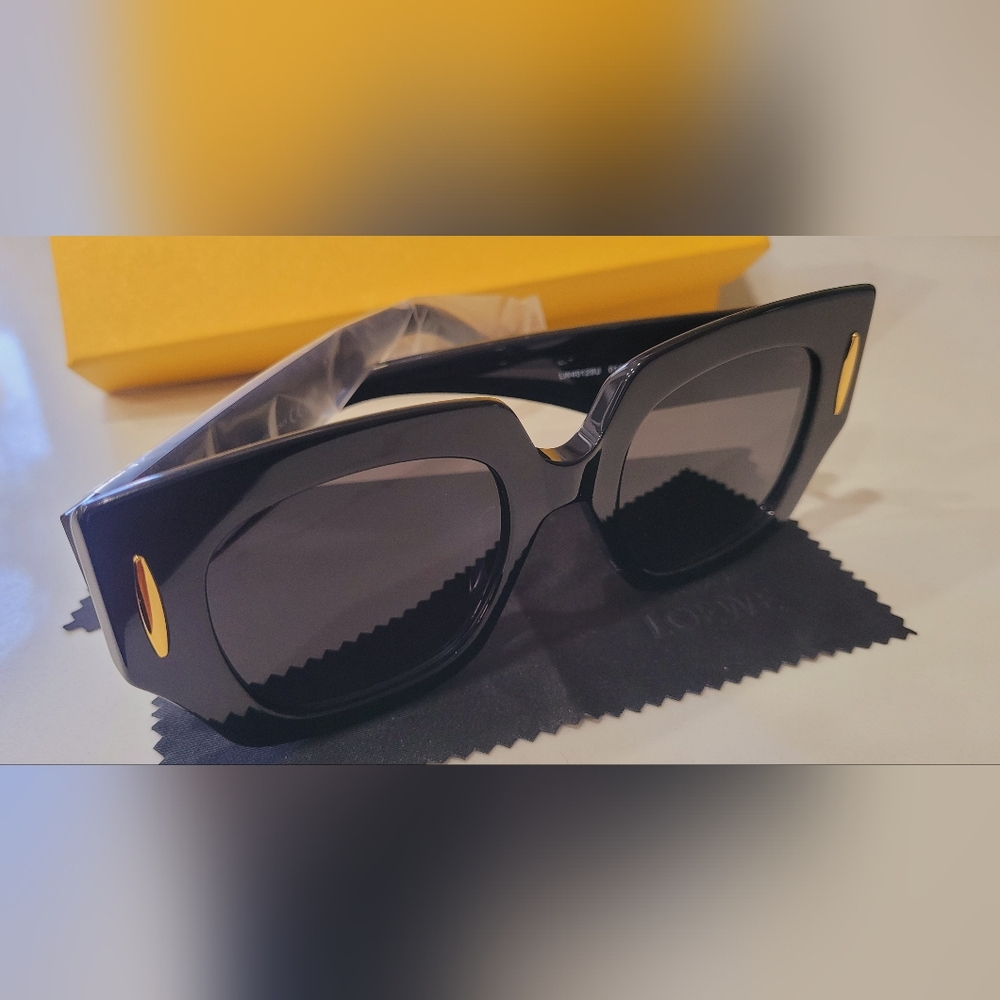 LOEWE Elegant Black Sunglasses